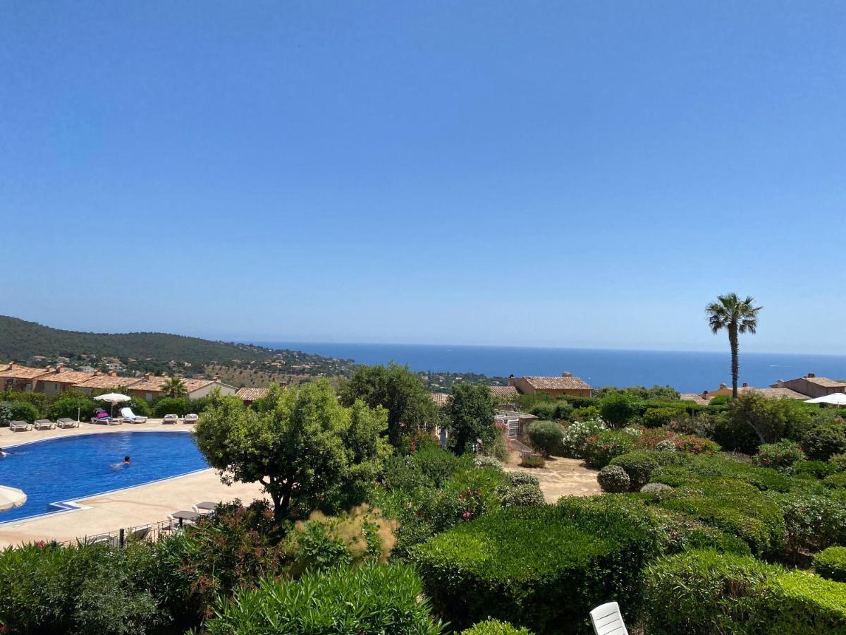 Appart. Vue Mer Avec Piscine - Golfe De St Tropez Les Issambres Exterior photo