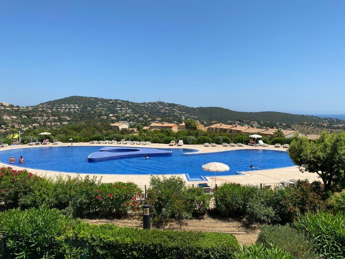 Appart. Vue Mer Avec Piscine - Golfe De St Tropez Les Issambres Exterior photo
