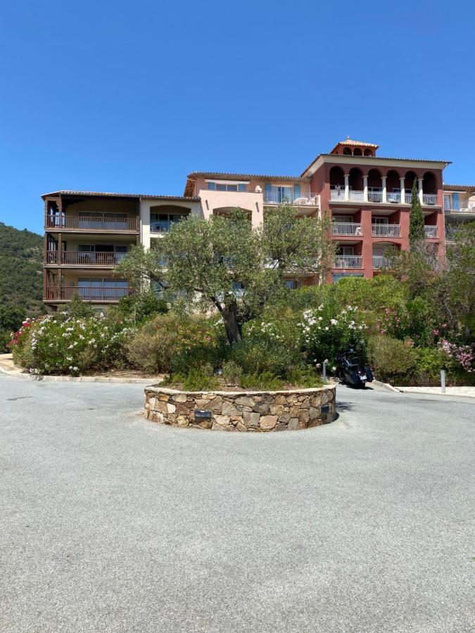 Appart. Vue Mer Avec Piscine - Golfe De St Tropez Les Issambres Exterior photo